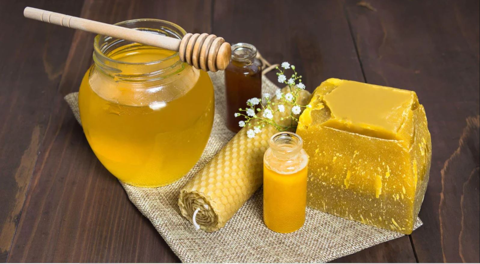 Production of candles with honey