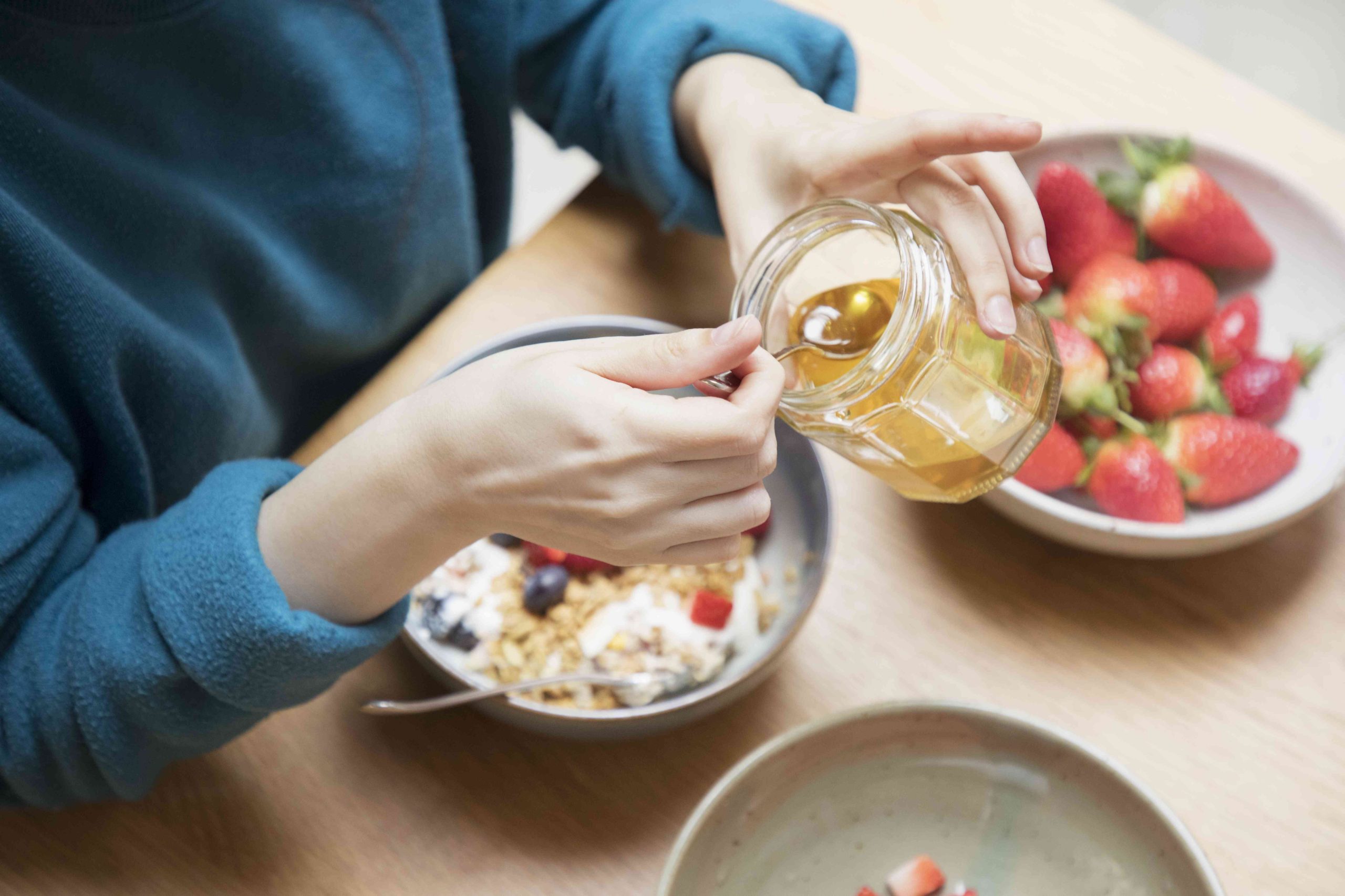 Combination of honey and strawberries for breakfast